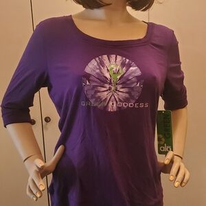 T-shirt ALO Yoga Violet  Top with Graphic Three-quarter sleeve